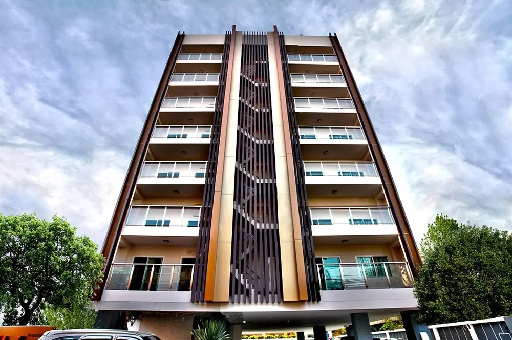 ดิเอม สาทร, โรงแรม