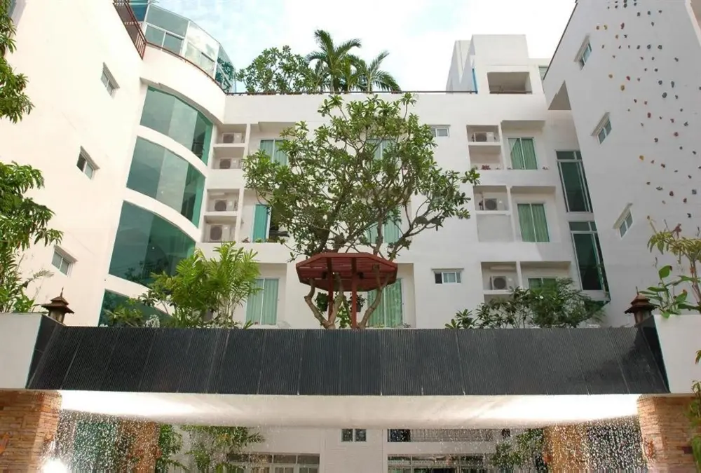 บ้านสบาย, โรงแรม